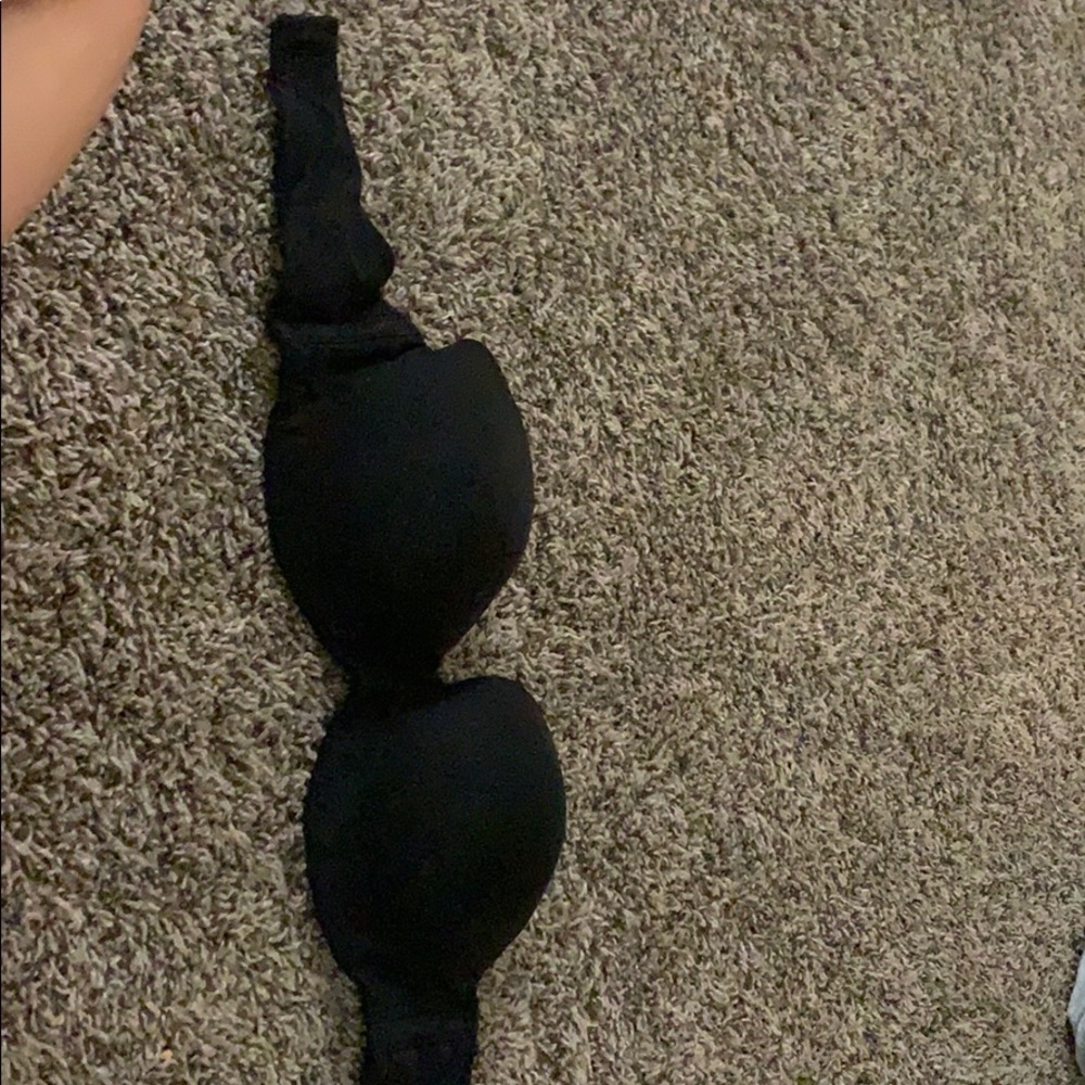 Black strapless bra